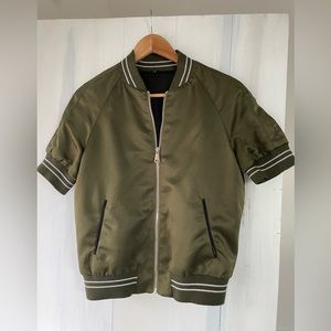 Bomber. Short sleeves